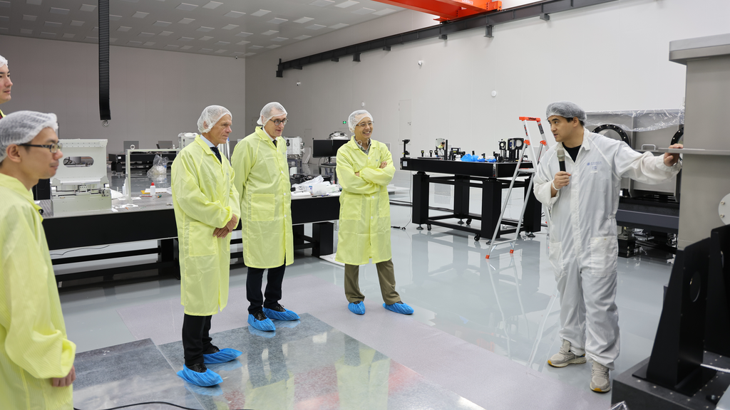 Team from Nordita visiting lab